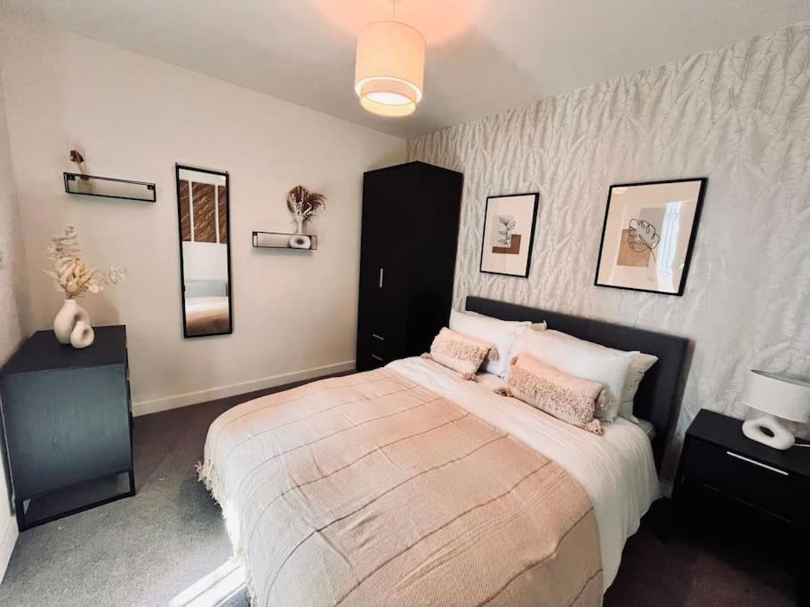 Stunning One Bedroom Apartment In Old Trafford แมนเชสเตอร์ ภายนอก รูปภาพ