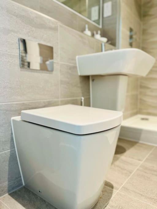 Stunning One Bedroom Apartment In Old Trafford แมนเชสเตอร์ ภายนอก รูปภาพ